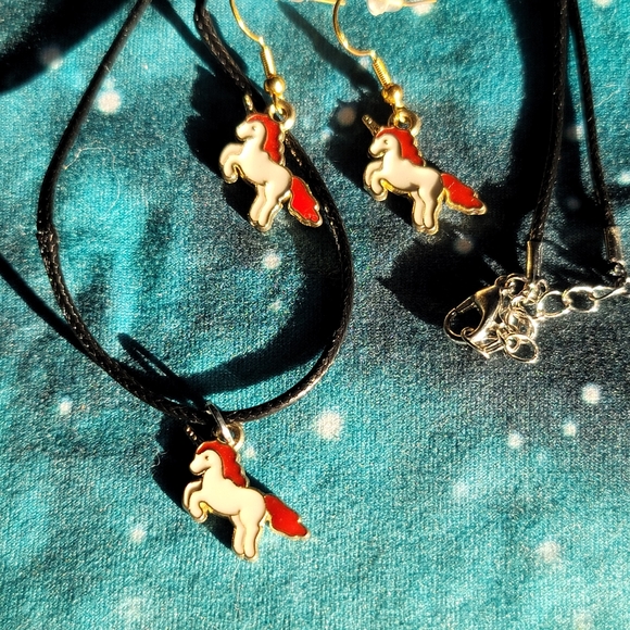 RED AND WHITE UNICORN JEWELRY SET - Picture 2 of 2